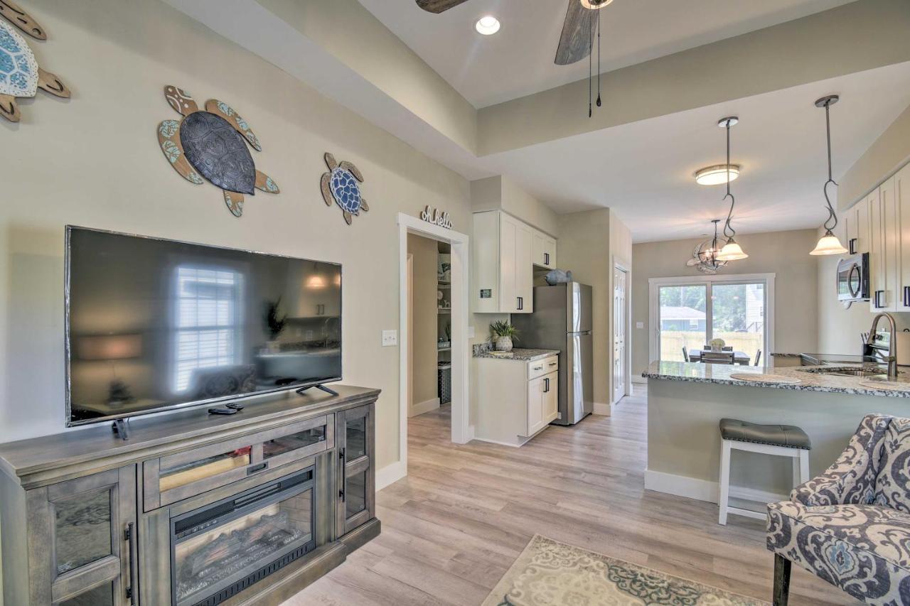 Ocean Isle Beach Home With Shared Lanai And Grill Exteriör bild