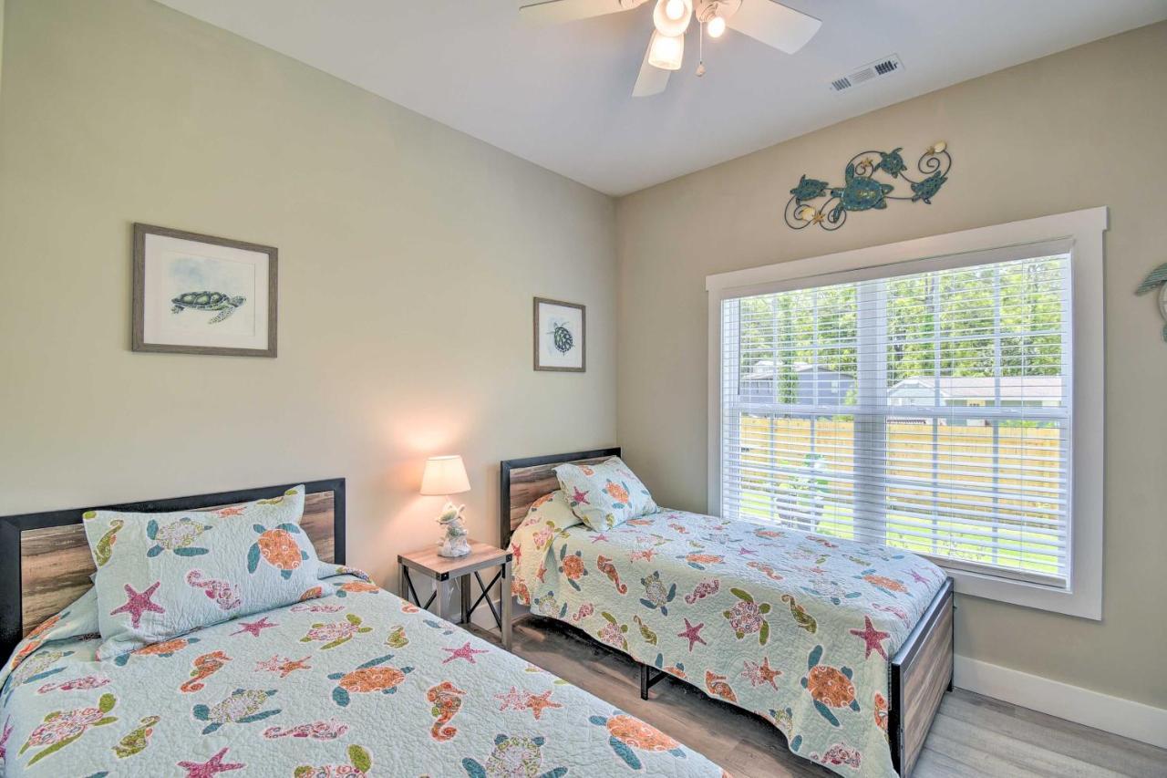 Ocean Isle Beach Home With Shared Lanai And Grill Exteriör bild